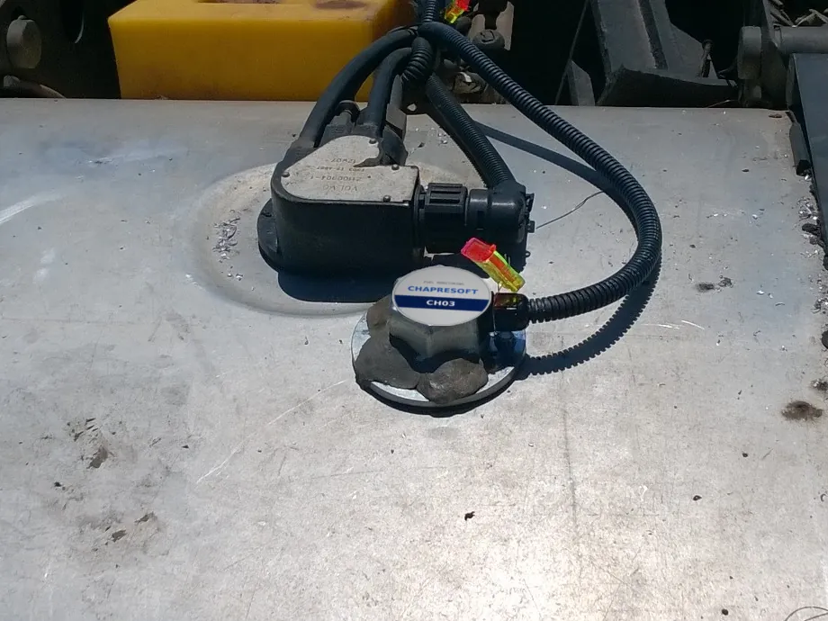 FUEL MONITORING probe installed on a truck fuel tank